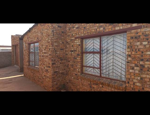 2 BEDROOM HOUSE FOR SALE IN MOHLAKENG
